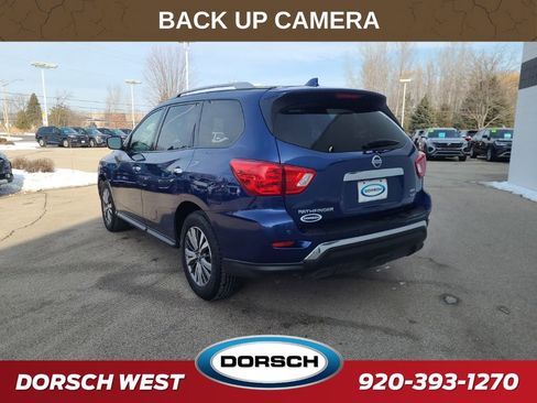 Used 2020 Nissan Pathfinder SV image 3