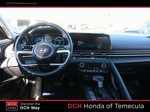 Used 2025 Hyundai Elantra Limited image 7