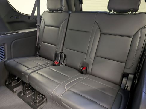 Used 2022 GMC Yukon XL Denali image 28
