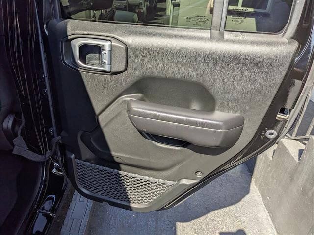 Used 2019 Jeep Wrangler Unlimited Rubicon AWD/4WD image 16