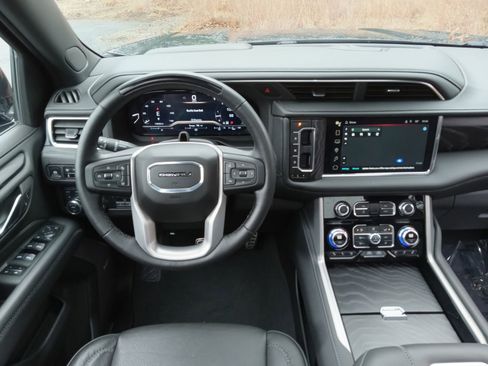 Used 2024 GMC Yukon Denali w/ Denali Reserve Package image 15