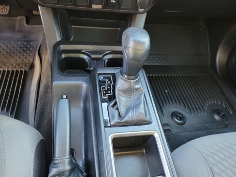 Used 2022 Toyota Tacoma SR image 22