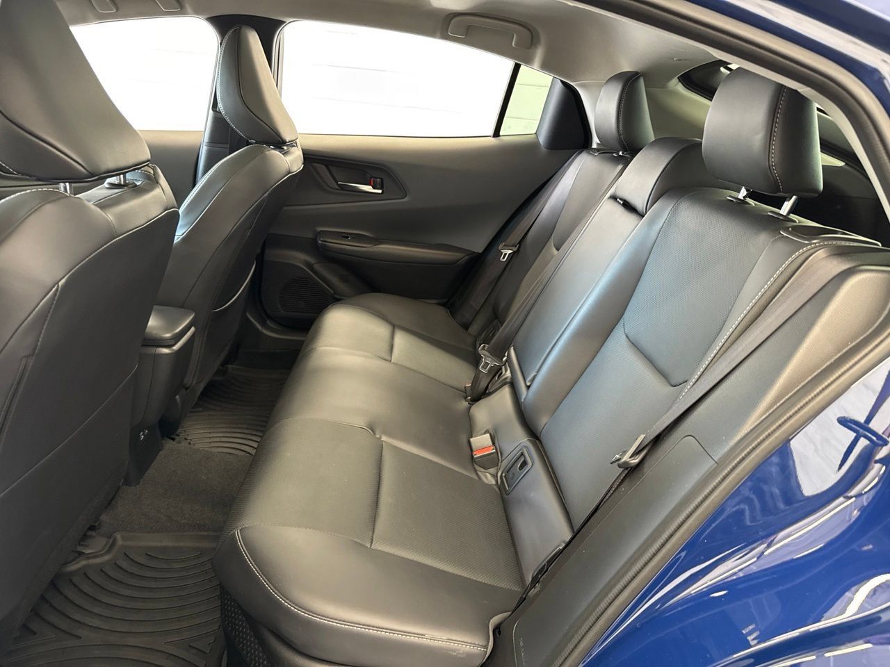 Used 2025 Toyota Prius XLE FWD image 37