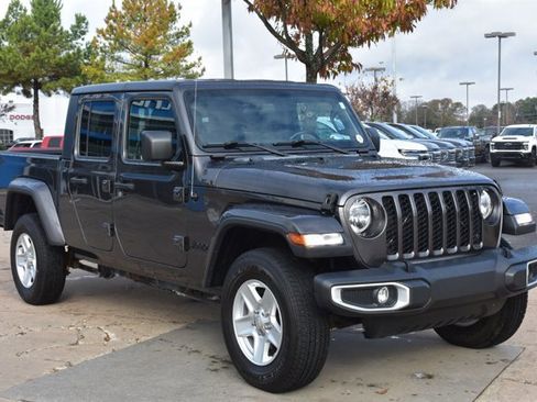 Used 2021 Jeep Gladiator Sport image 3