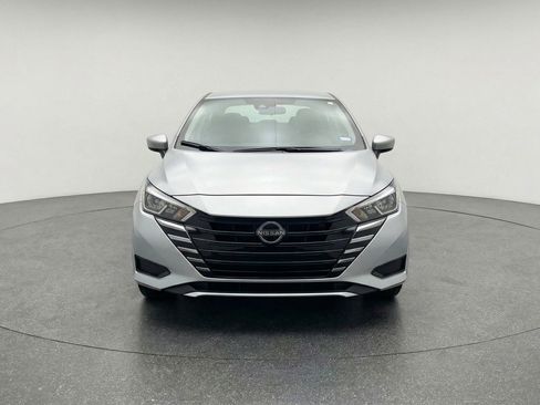 Used 2025 Nissan Versa SV image 2
