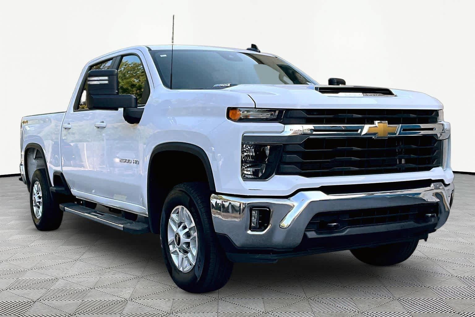 Used 2025 Chevrolet Silverado 2500 LT w/ Convenience Package AWD/4WD image 5