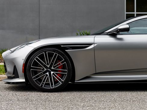 Used 2024 Aston Martin DB12 Coupe RWD image 29