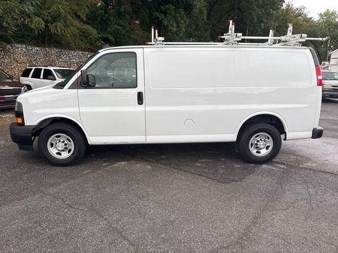 Used 2018 Chevrolet Express 2500 w/ Driver Convenience Package RWD image 18
