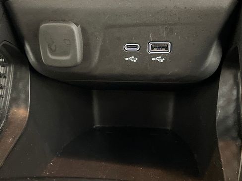 Used 2025 Chevrolet TrailBlazer LT AWD/4WD image 47