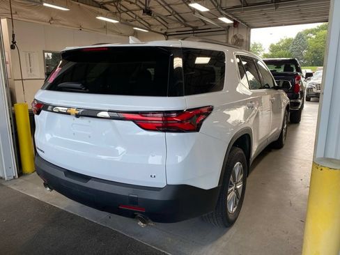 Used 2023 Chevrolet Traverse LT FWD image 4
