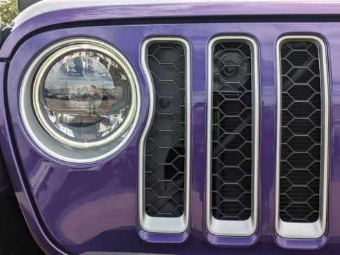 Used 2023 Jeep Wrangler Unlimited Sahara AWD/4WD image 11