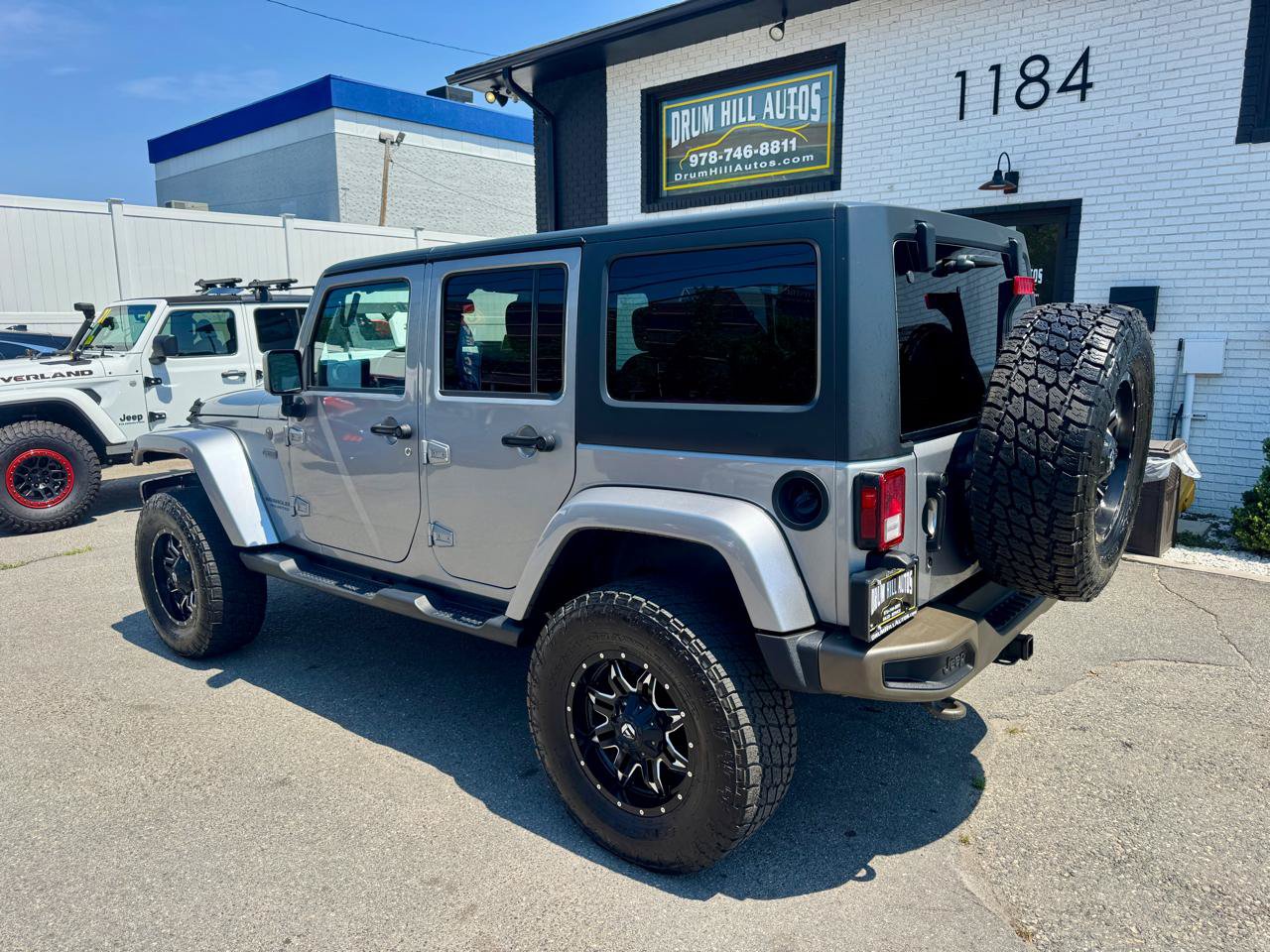 Used 2016 Jeep Wrangler Unlimited Sahara AWD/4WD image 3