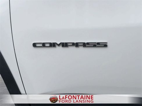 Used 2023 Jeep Compass Limited image 10