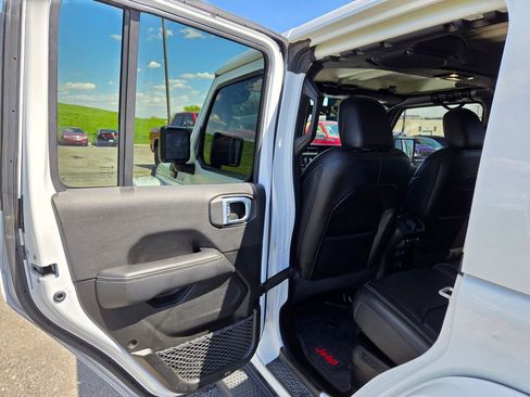 Used 2023 Jeep Wrangler Unlimited Sahara w/ Cold Weather Group AWD/4WD image 27