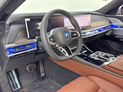 Used 2023 BMW i7 xDrive60 w/ Executive Package 2 image 14