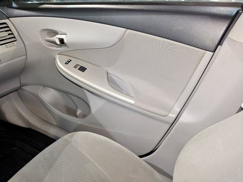 Used 2011 Toyota Corolla LE image 34