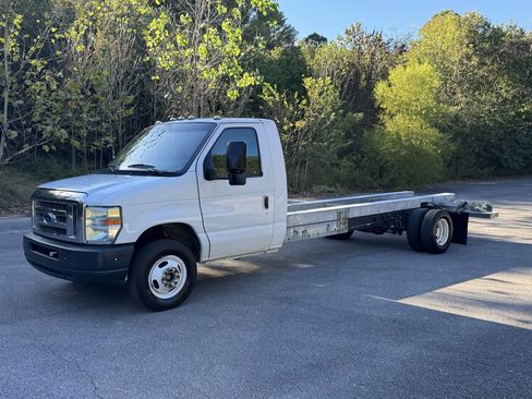 Used 2011 Ford E-450 and Econoline 450 Super Duty image 1