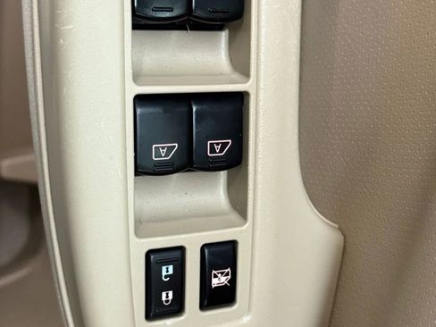 Used 2013 Nissan Quest SL image 24