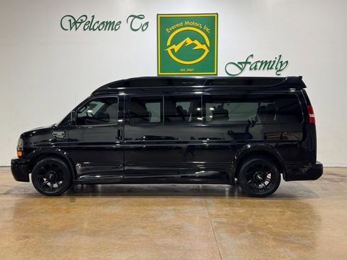 Used 2017 Chevrolet Express 2500 Extended RWD image 4