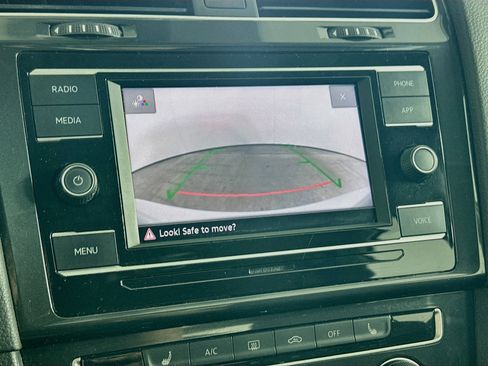Used 2021 Volkswagen Golf 4-Door FWD image 22