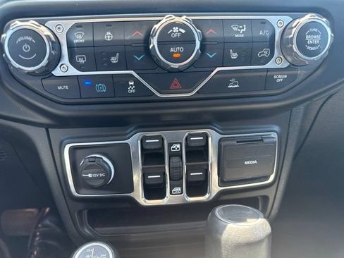 Used 2022 Jeep Wrangler Unlimited Sahara w/ Cold Weather Group AWD/4WD image 13