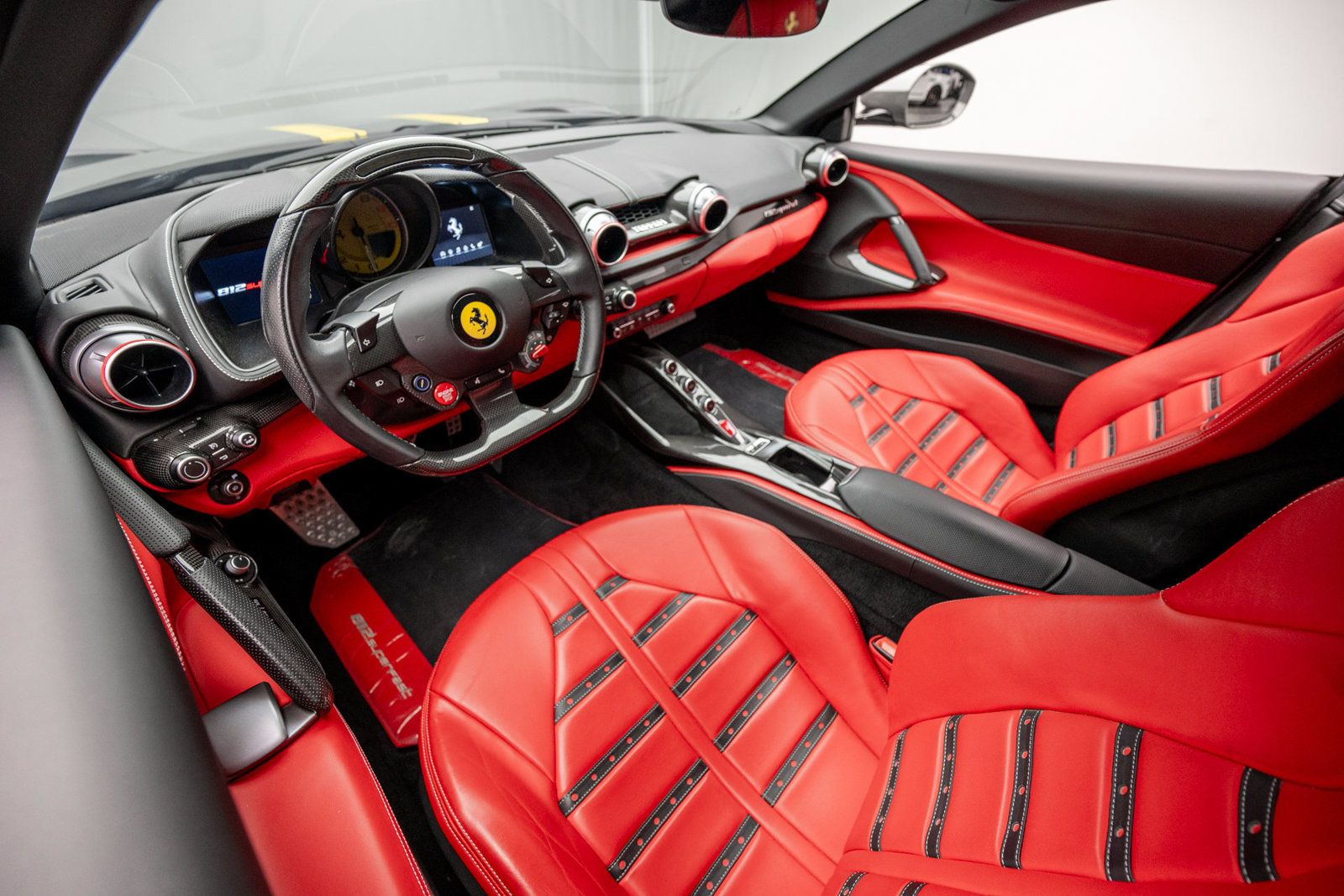 Used 2020 Ferrari 812 Superfast RWD image 10
