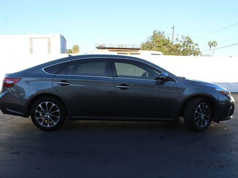 Used 2017 Toyota Avalon XLE Premium w/ Preferred Accessory Package FWD image 6