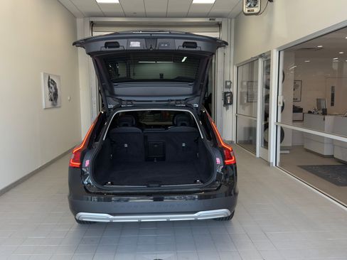 Used 2024 Volvo V90 B6 Cross Country Plus image 18