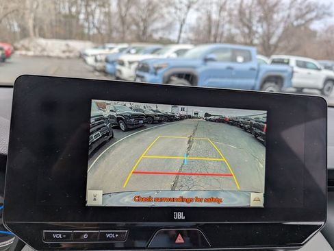 Certified 2023 Toyota Venza XLE image 24