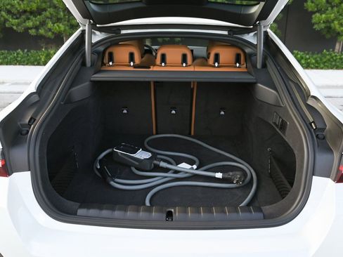 Used 2023 BMW i4 eDrive40 w/ M Sport Package image 8