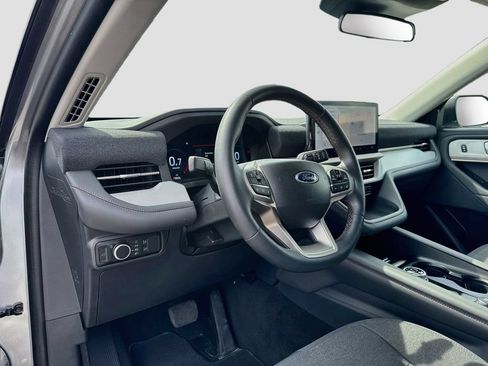 Certified 2025 Ford Explorer Active RWD image 9
