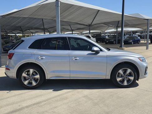 Used 2023 Audi Q5 Premium w/ Convenience Package image 4