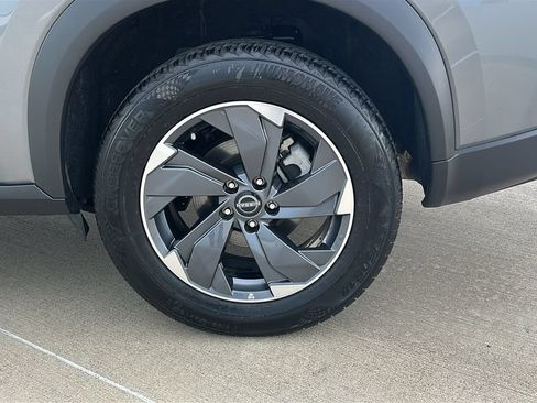 Used 2025 Nissan Rogue SV FWD image 17