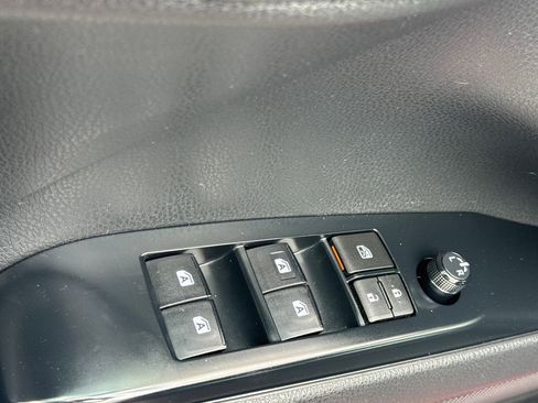 Used 2018 Toyota Camry SE image 11