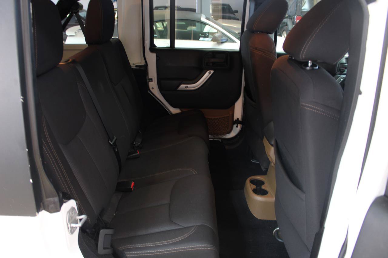 Used 2013 Jeep Wrangler Unlimited Sahara w/ Connectivity Group AWD/4WD image 40
