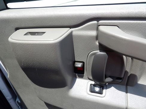 Used 2021 Chevrolet Express 2500 image 33