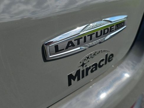 Used 2024 Jeep Compass Latitude AWD/4WD image 29