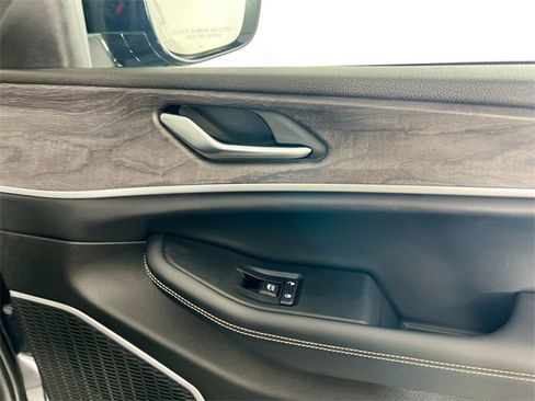 Used 2023 Jeep Grand Cherokee 4WD 4xe image 30