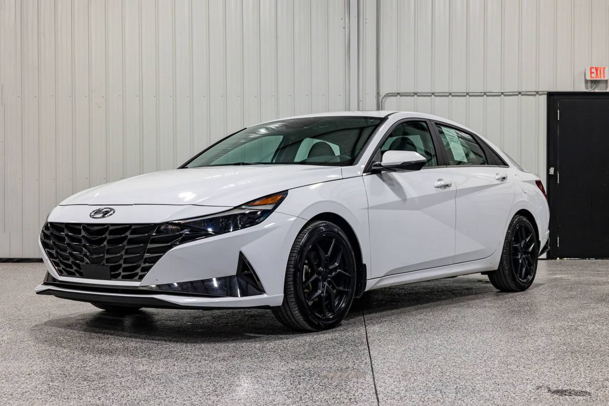 Used 2023 Hyundai Elantra Limited FWD image 1