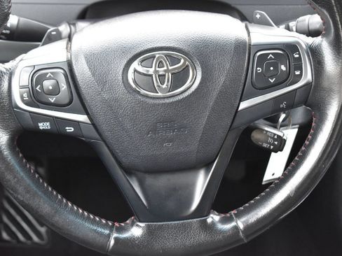 Used 2016 Toyota Camry SE FWD image 23