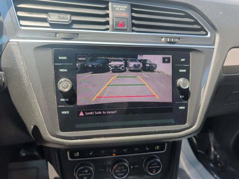 Used 2020 Volkswagen Tiguan SE w/ Panoramic Sunroof Package FWD image 17