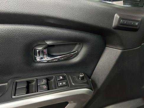 Used 2017 Nissan Titan PRO-4X w/ Pro-4x Convenience Package image 21