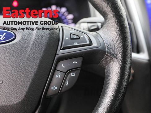 Used 2020 Ford Edge SE image 16