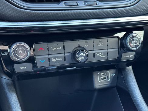 New 2026 Jeep Compass Latitude AWD/4WD image 21