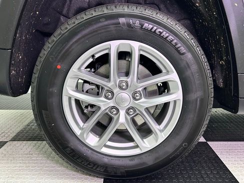 New 2025 Jeep Grand Cherokee Laredo X image 9