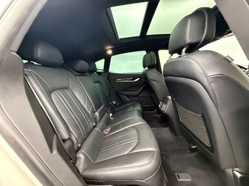 Used 2018 Maserati Levante AWD/4WD image 12