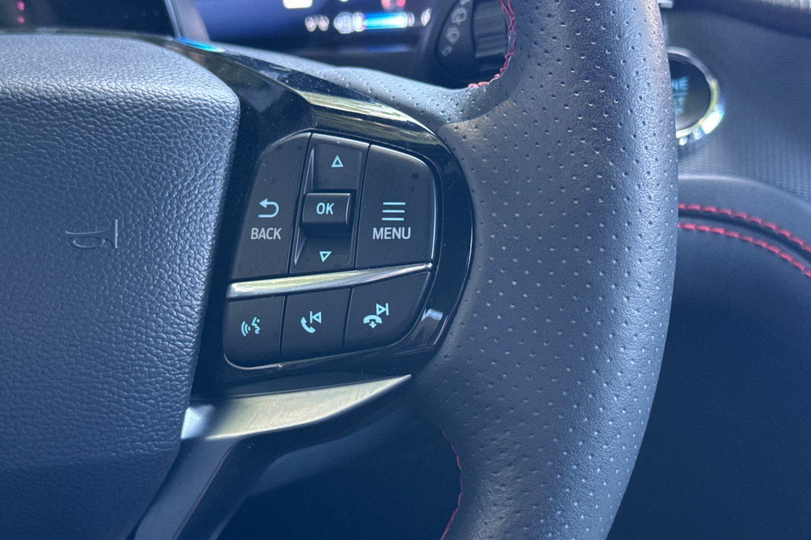 Certified 2025 Ford Explorer ST-Line AWD/4WD image 24