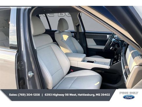 Used 2025 Hyundai Santa Fe Calligraphy AWD/4WD image 6