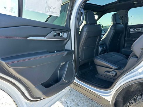 Used 2025 Ford Explorer ST w/ Sun And Sound Package image 17