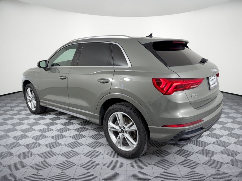 Used 2023 Audi Q3 2.0T Premium w/ Convenience Package AWD/4WD image 3